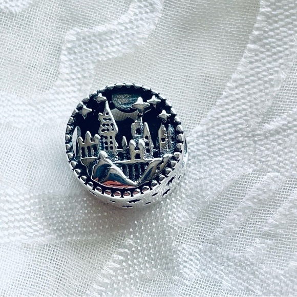 🏰 NWOT Hogwarts School Charm – Harry Potter ✨ - Picture 9 of 9